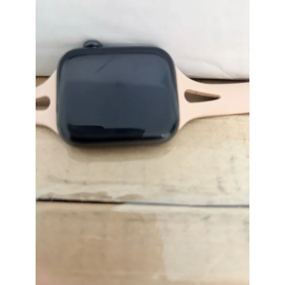 Apple Watch SE 44MM Space Gray GPS Refurb Used Good Battery